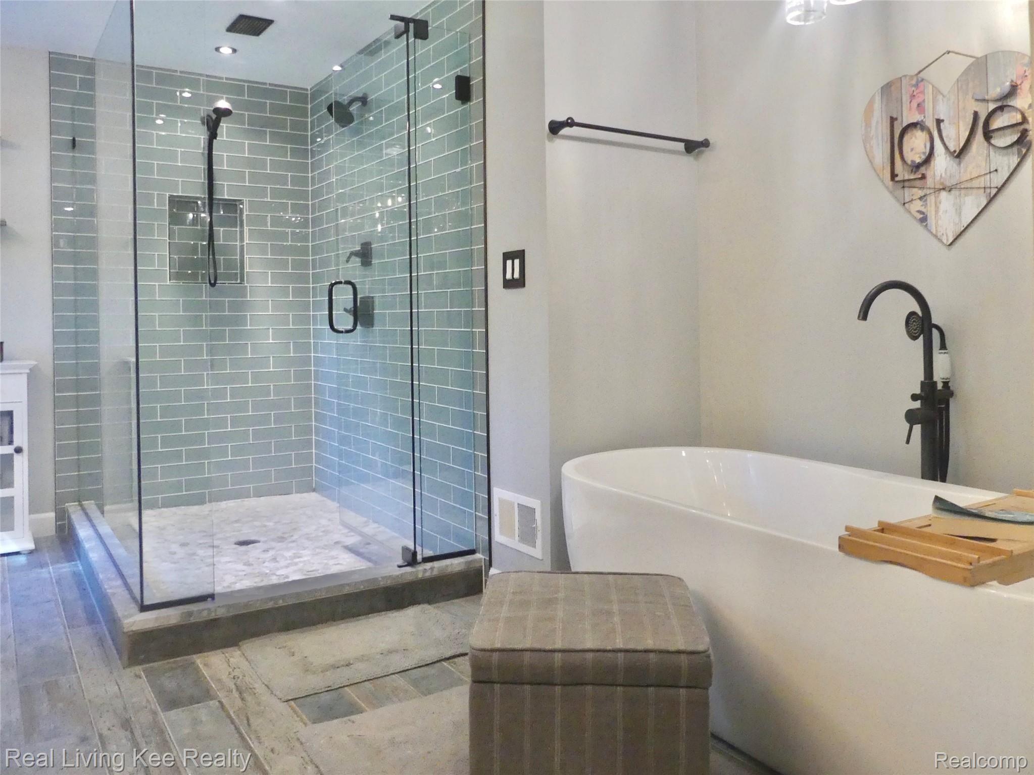 350 Beechview Drive Rochester, MI 48306 - Photo 28 of 54 Beautiful master bath