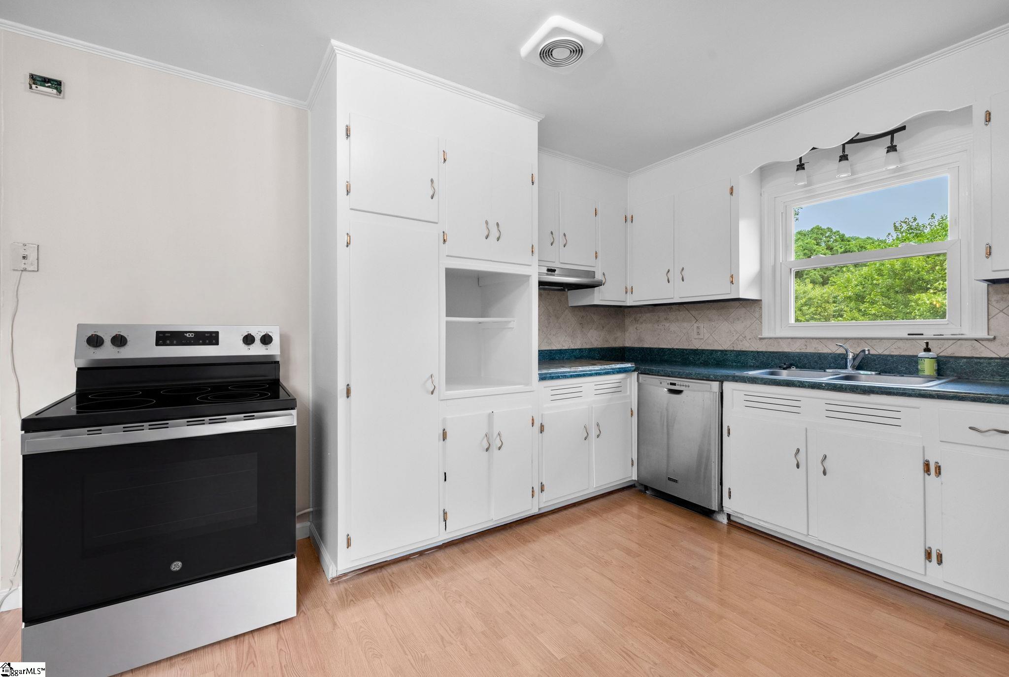 1313 North Parker Road Greenville, SC 29609 - Photo 7 of 48