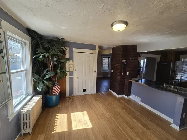 $2,650 | 14 Chestnut Avenue, Unit 2, Auburn, MA 01501