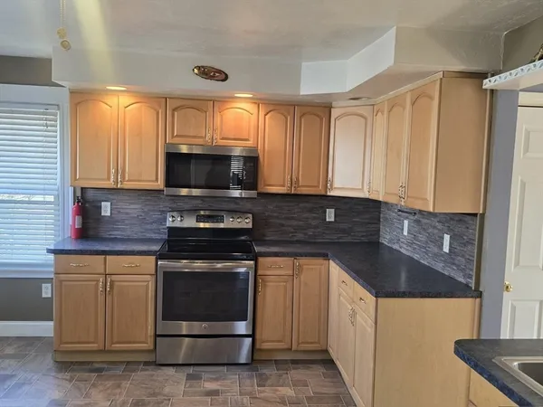 $2,650 | 14 Chestnut Avenue, Unit 2, Auburn, MA 01501