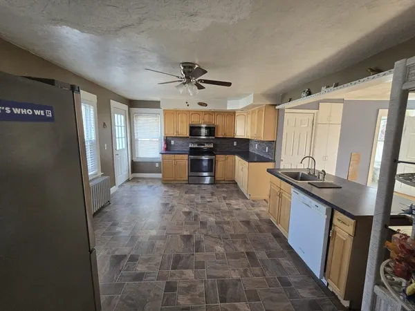 $2,650 | 14 Chestnut Avenue, Unit 2, Auburn, MA 01501