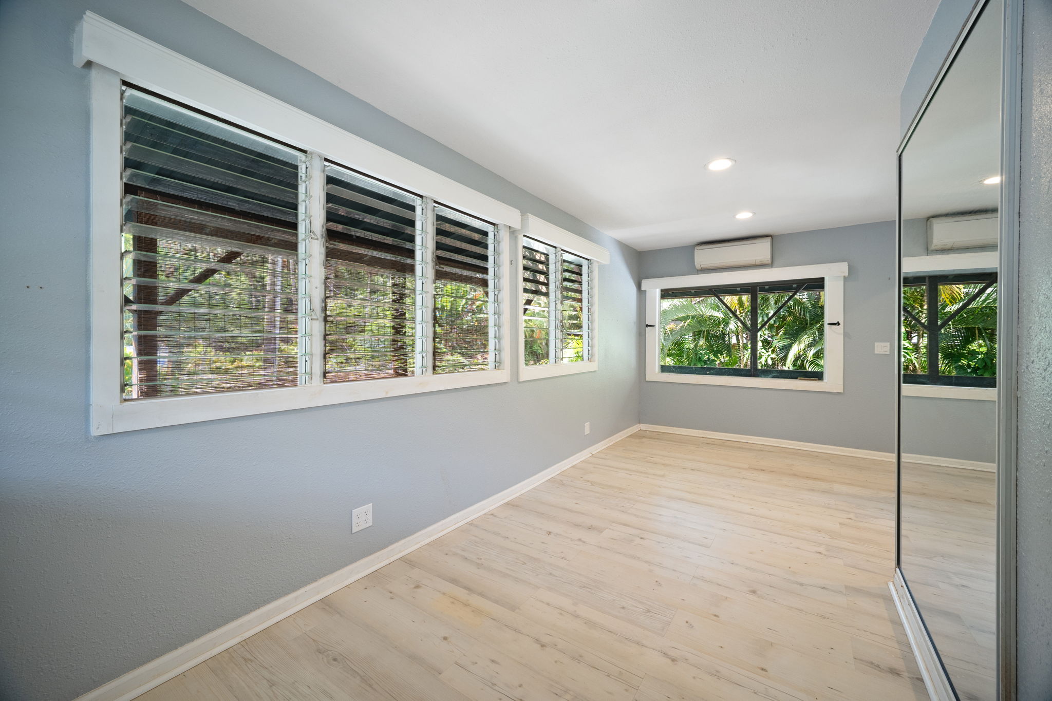 3590 Moloaa Road Kilauea, HI 96754 - Photo 16 of 29 a view of an empty room with a window