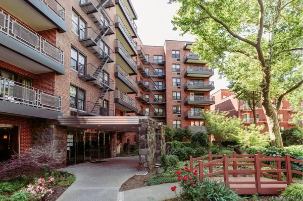 $319,000 | 87-10 51st Avenue, Unit 7A | Elmhurst