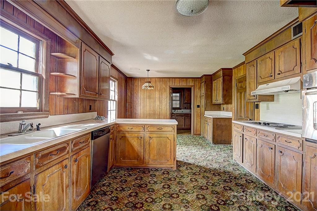 702 Queens Road Cherryville, NC 28021 - Photo 6 of 23 Gallery Image 6