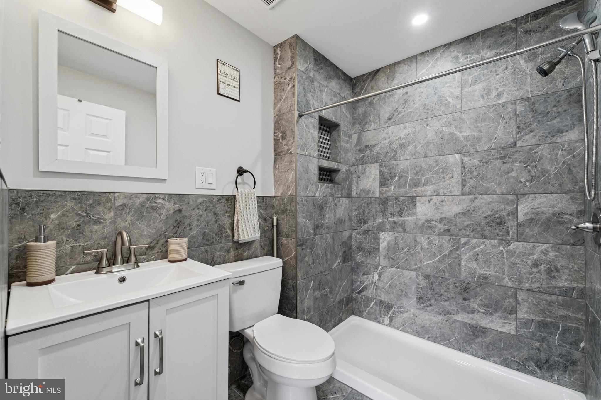 2124 Fernon Street Philadelphia, PA 19145 - Photo 15 of 31