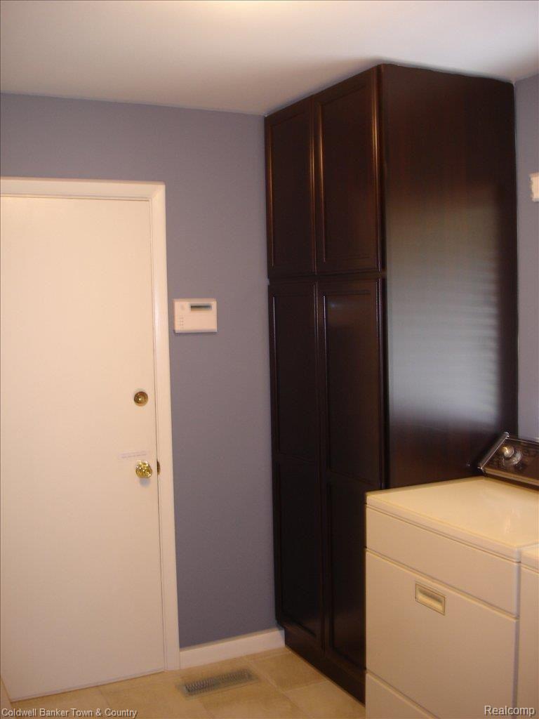 4565 Pickering Road Bloomfield Hills, MI 48301 - Photo 13 of 25 Laundry Room