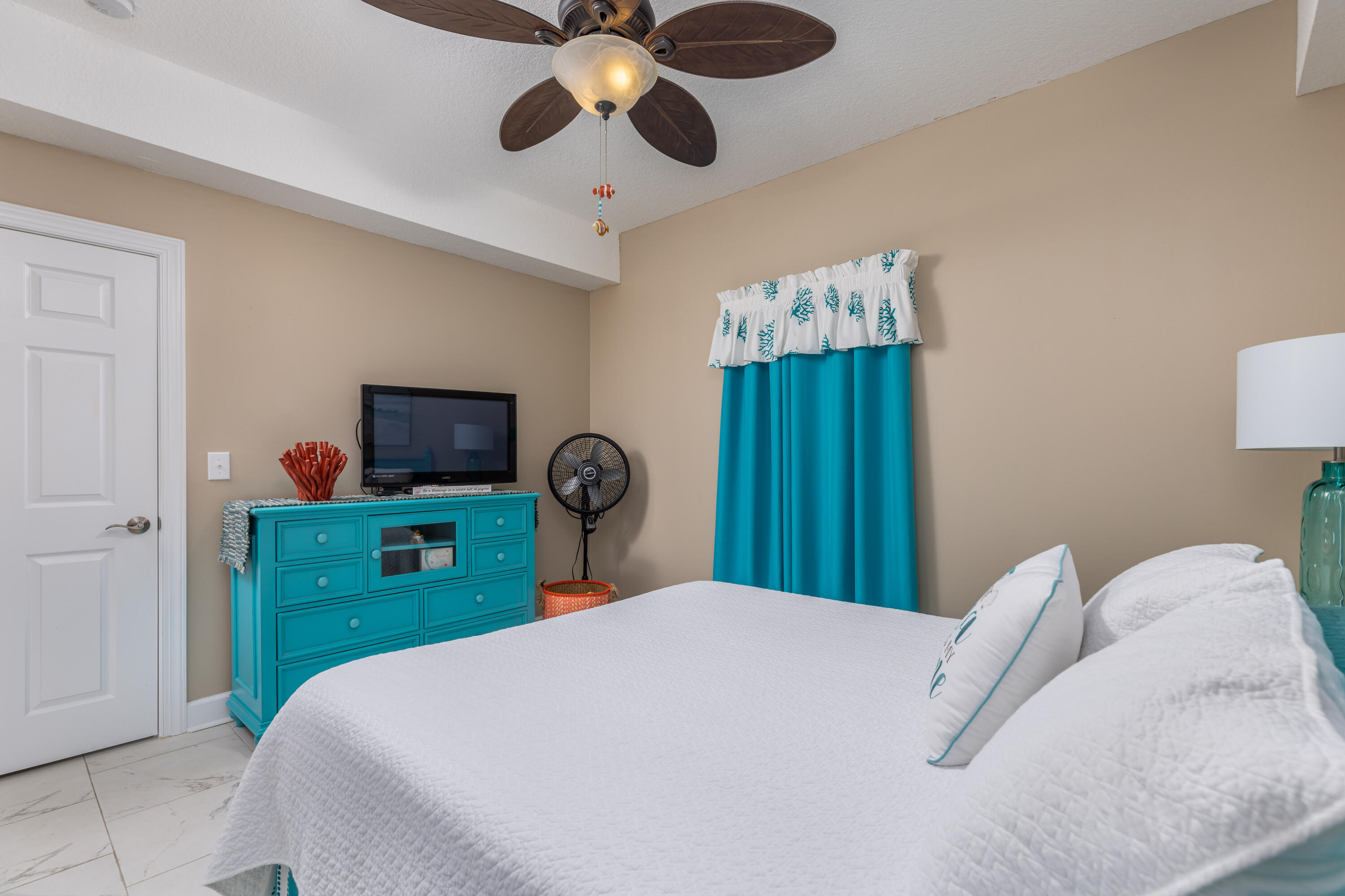 17545 Front Beach Road, Unit 1608 Panama City Beach, FL 32413 - Photo 15 of 26 Queen Size Bed