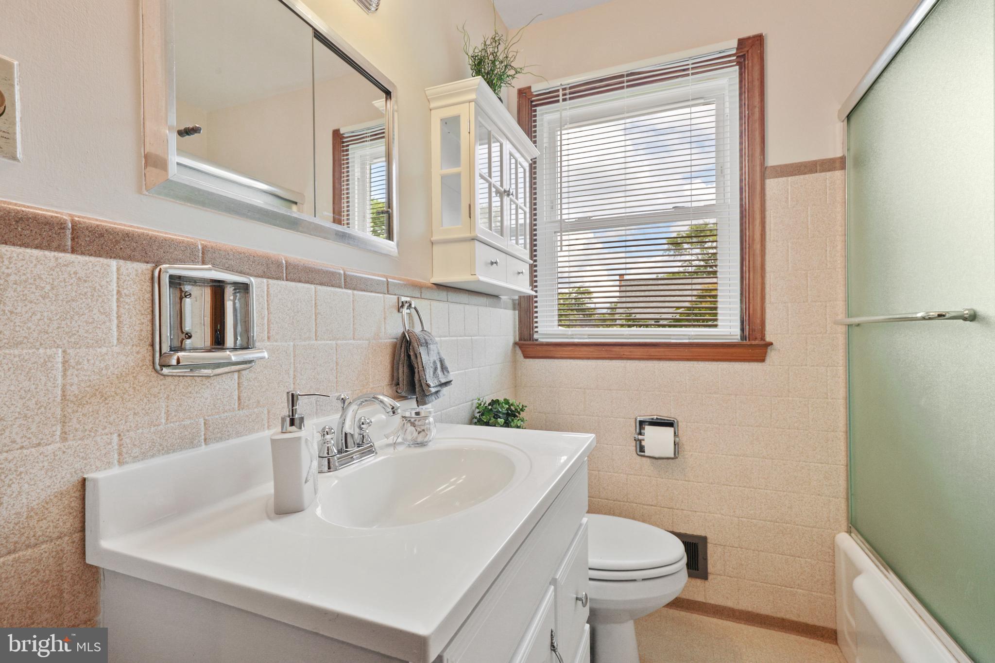 1107 Oakland Terrace Road Halethorpe, MD 21227 - Photo 24 of 42 Main Level Full Bath