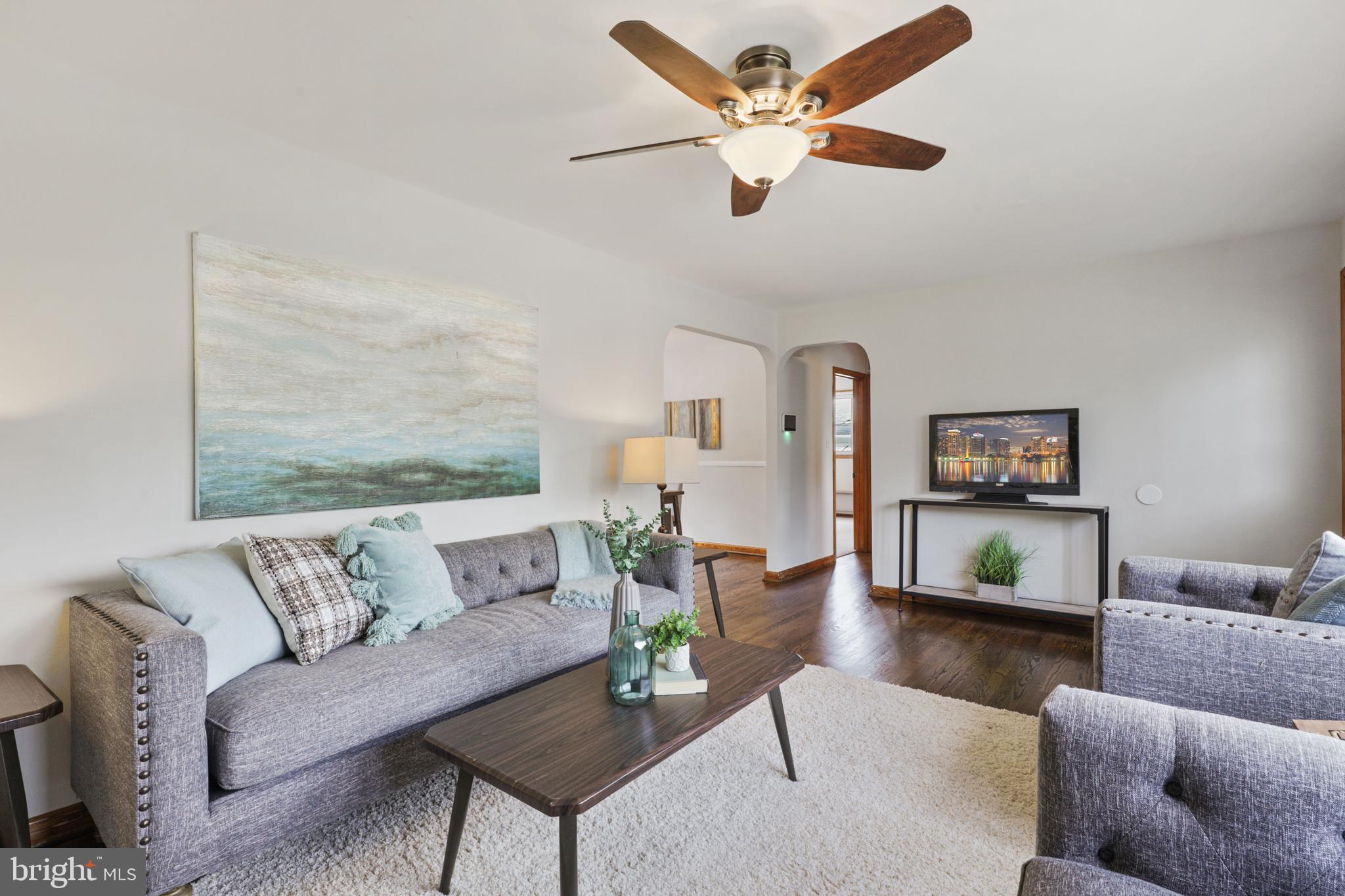 1107 Oakland Terrace Road Halethorpe, MD 21227 - Photo 7 of 42 Living Room