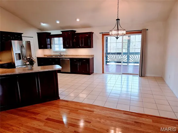 $469,500 | 222 Valley View Drive, Cuba, MO 65453