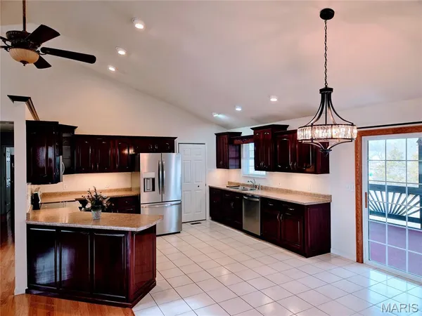 $469,500 | 222 Valley View Drive, Cuba, MO 65453