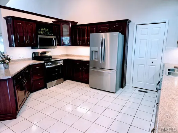 $469,500 | 222 Valley View Drive, Cuba, MO 65453