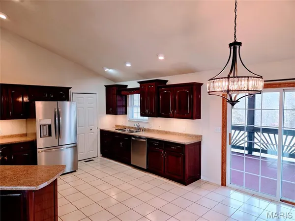 $469,500 | 222 Valley View Drive, Cuba, MO 65453