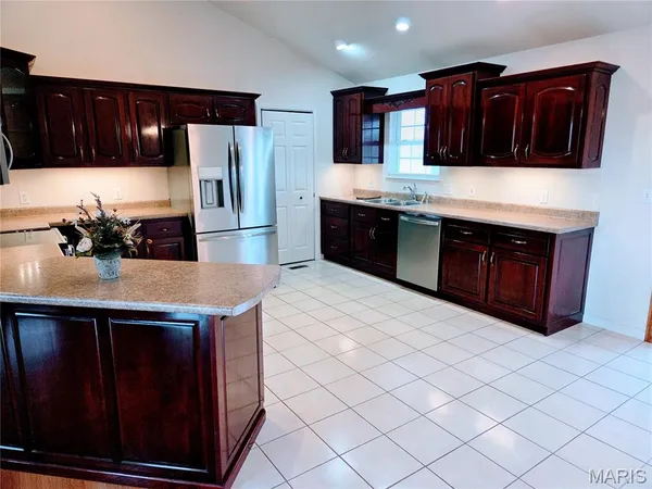 $469,500 | 222 Valley View Drive, Cuba, MO 65453