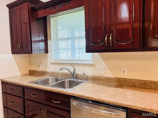 $469,500 | 222 Valley View Drive, Cuba, MO 65453