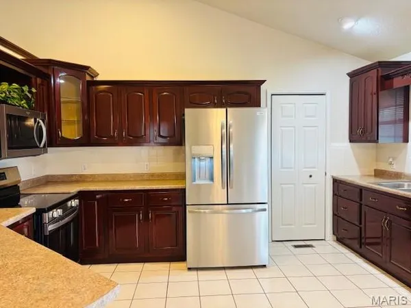 $469,500 | 222 Valley View Drive, Cuba, MO 65453