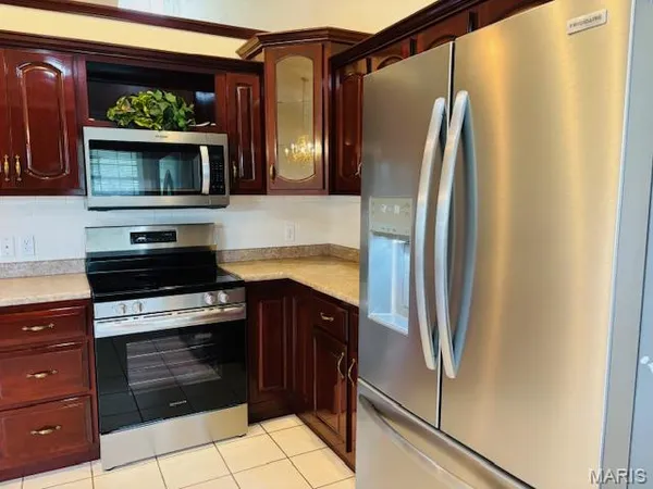 $469,500 | 222 Valley View Drive, Cuba, MO 65453