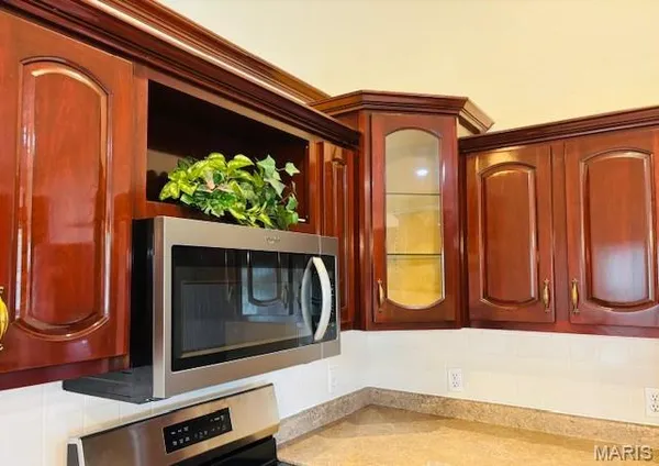 $469,500 | 222 Valley View Drive, Cuba, MO 65453