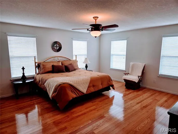 $469,500 | 222 Valley View Drive, Cuba, MO 65453