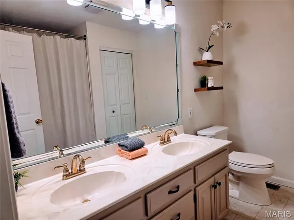 $469,500 | 222 Valley View Drive, Cuba, MO 65453