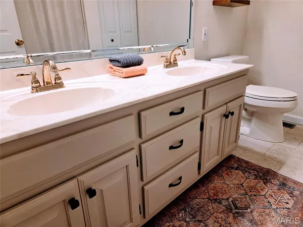 $469,500 | 222 Valley View Drive, Cuba, MO 65453