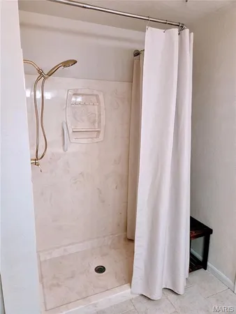 $469,500 | 222 Valley View Drive, Cuba, MO 65453