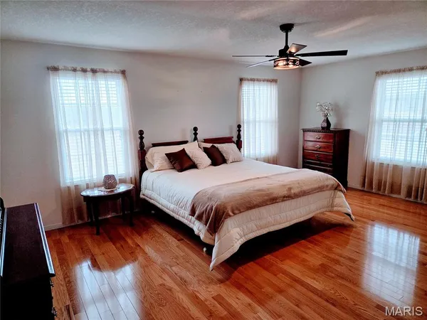 $469,500 | 222 Valley View Drive, Cuba, MO 65453