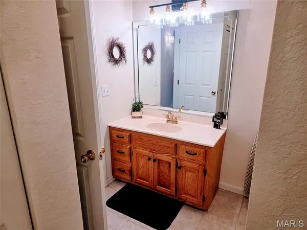 $469,500 | 222 Valley View Drive, Cuba, MO 65453