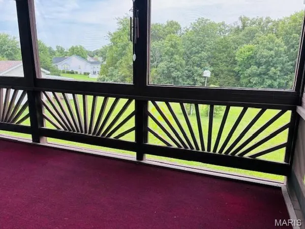 $469,500 | 222 Valley View Drive, Cuba, MO 65453