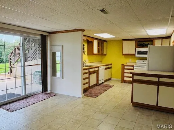 $469,500 | 222 Valley View Drive, Cuba, MO 65453