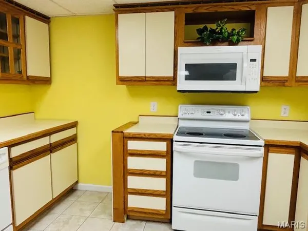 $469,500 | 222 Valley View Drive, Cuba, MO 65453