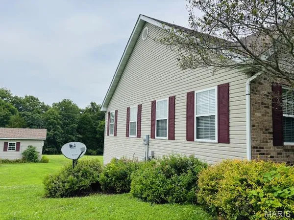 $469,500 | 222 Valley View Drive, Cuba, MO 65453