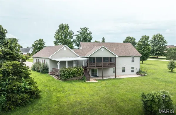 $469,500 | 222 Valley View Drive, Cuba, MO 65453