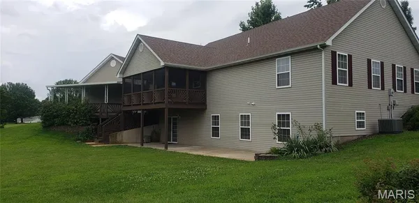 $469,500 | 222 Valley View Drive, Cuba, MO 65453