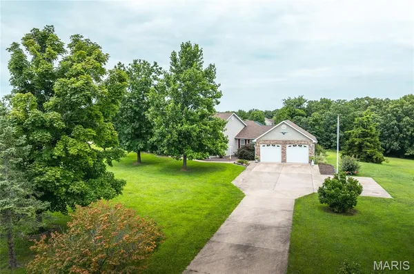 $469,500 | 222 Valley View Drive, Cuba, MO 65453