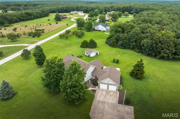 $469,500 | 222 Valley View Drive, Cuba, MO 65453