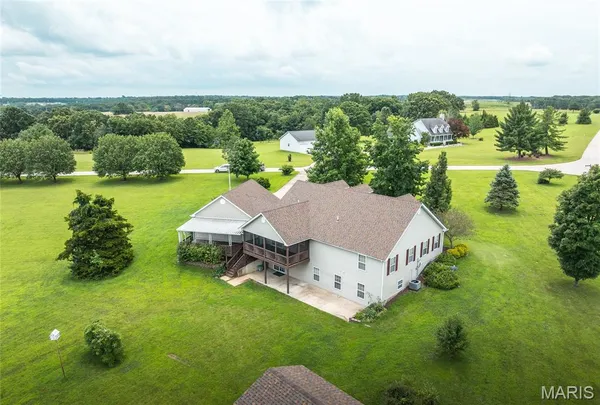 $469,500 | 222 Valley View Drive, Cuba, MO 65453