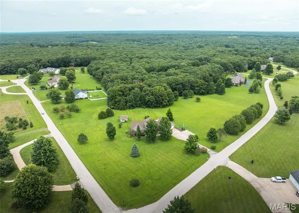 $469,500 | 222 Valley View Drive, Cuba, MO 65453