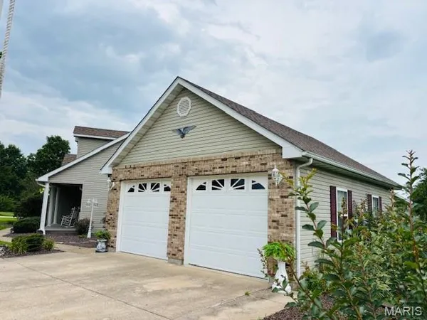 $469,500 | 222 Valley View Drive, Cuba, MO 65453