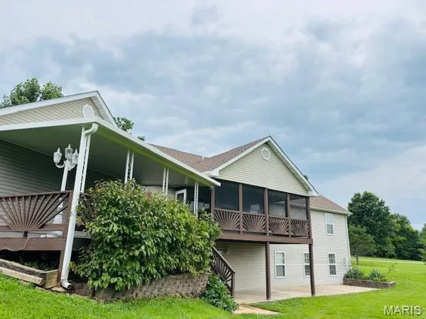 $469,500 | 222 Valley View Drive, Cuba, MO 65453