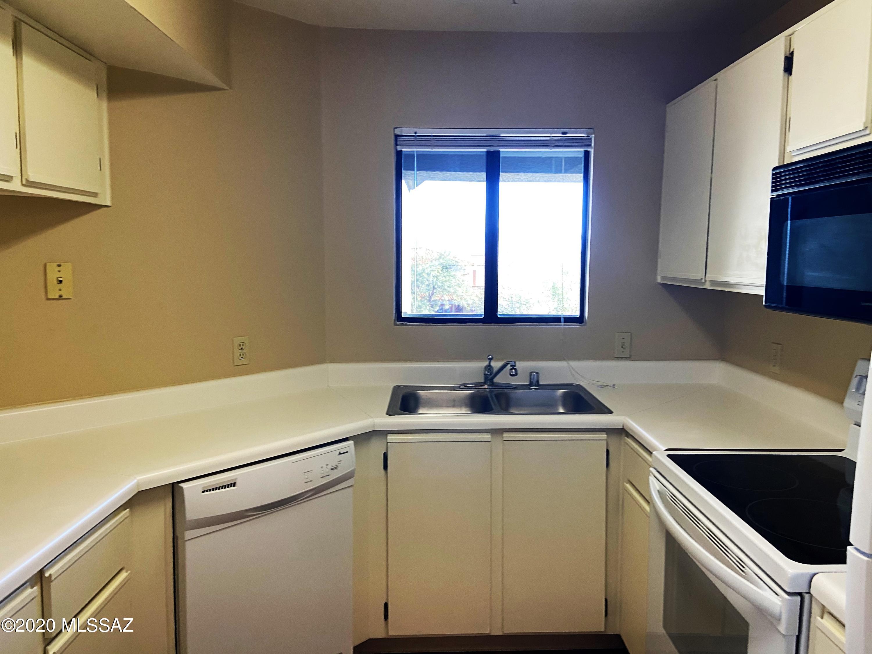 5751 North Kolb Road, Unit 32202 Tucson, AZ 85750 - Photo 7 of 32