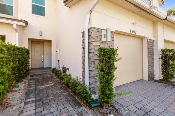 $3,499 | 4352 Veleiros Avenue, Lighthouse Point, FL 33064