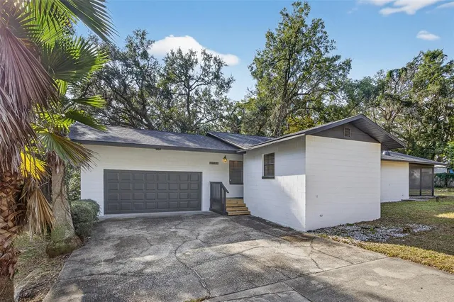 $300,000 | 303 East Fountain Street, Fruitland Park, FL 34731