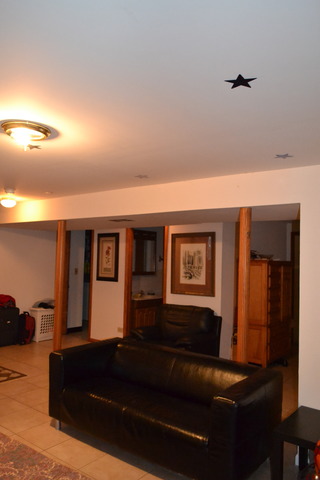 1S205 Valley Road Lombard, IL 60148 - Photo 17 of 21 a living room with furniture