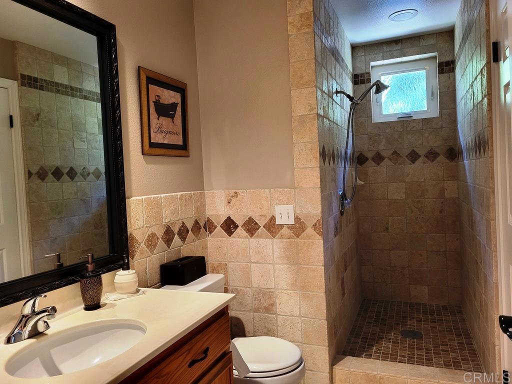 1879 Fox Bridge Court Fallbrook, CA 92028 - Photo 21 of 21 Full Bath attached to third bedroom
