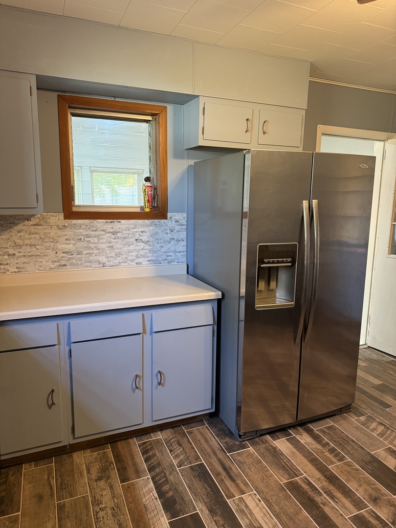 405 North Church Street Princeton, IL 61356 - Photo 9 of 24 a kitchen with granite countertop a refrigerator and a stove