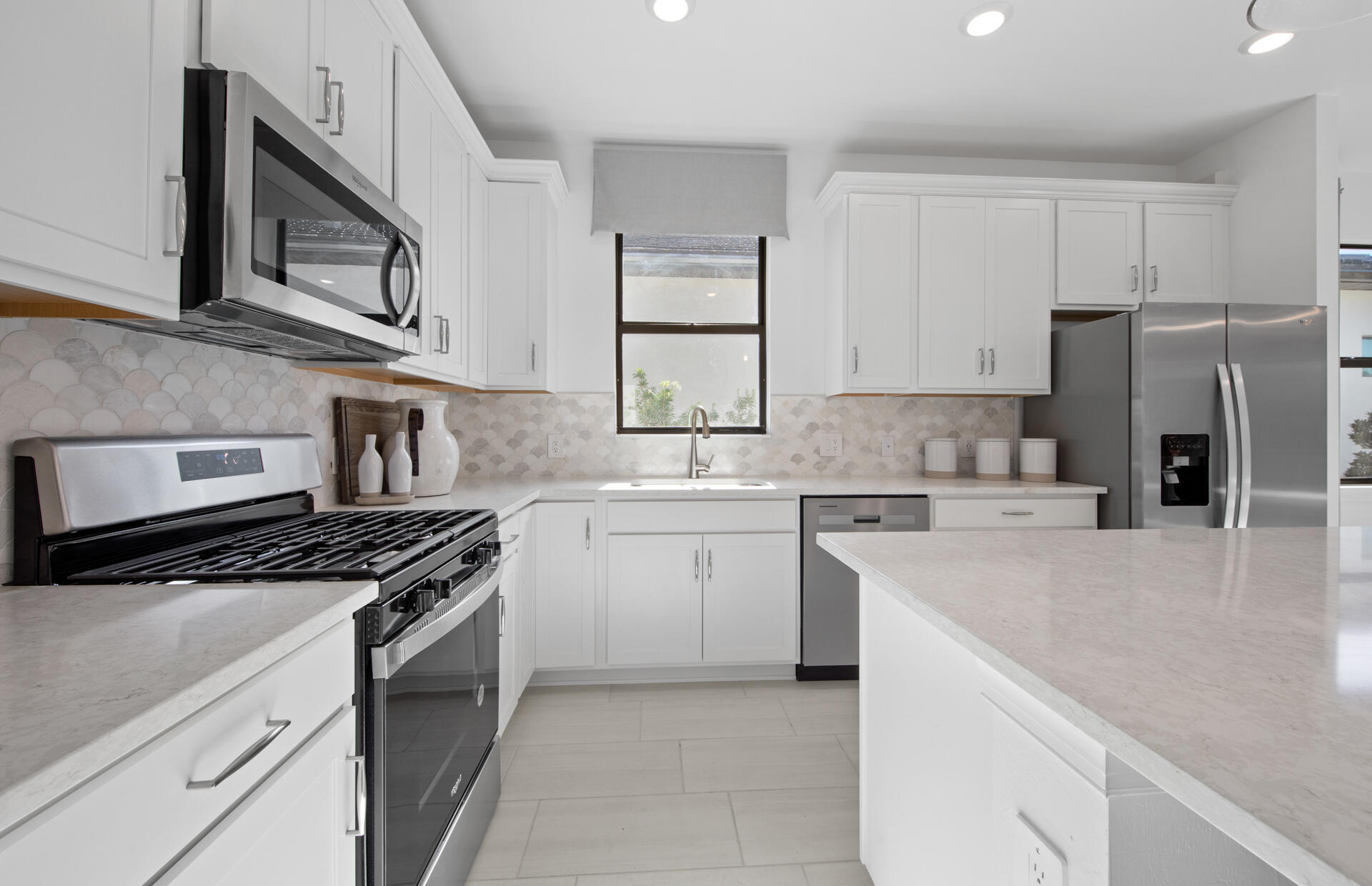 2114 Sequoia Naples, FL 34113 - Photo 19 of 42 SWFL_DIV_Contour_Kitchen-A_web