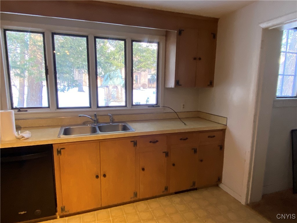 453 Main Street Oneida, NY 13421 - Photo 10 of 28