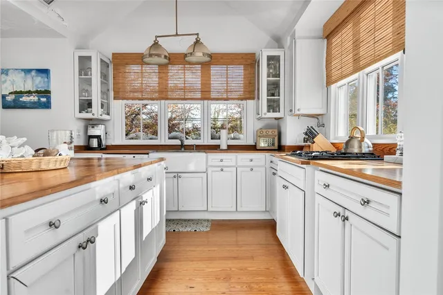 $3,300,000 | 43 Noyes Neck Road, Westerly, RI 02891