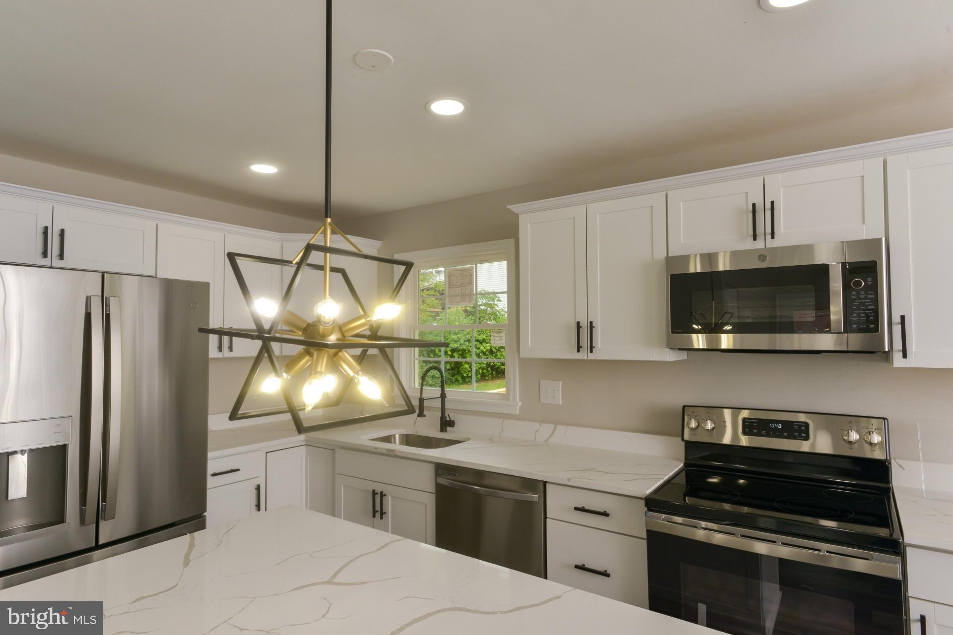 806 West Poplar Road Sterling, VA 20164 - Photo 11 of 33 Gallery Image 11